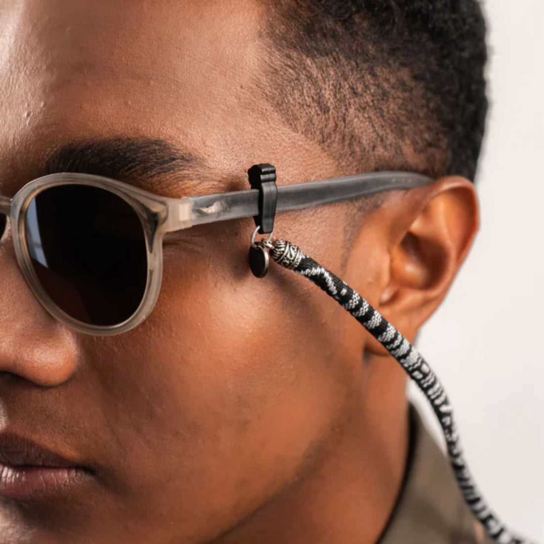 CUELGA GAFAS ETNICO - ETNPOL2005